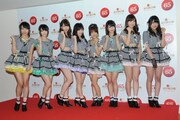 AKB48、66人のステージで1年遅れの「心のプラカード」流行狙う