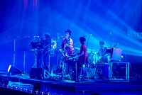 「おだやかな暮らし」を披露するハナレグミとクラムボン。（撮影：太田好治）