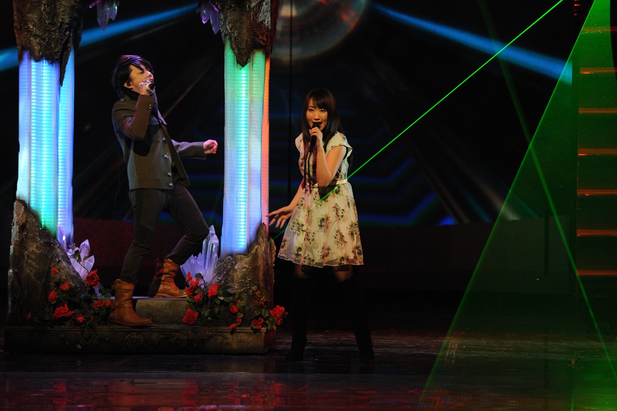 「第65回NHK紅白歌合戦」のリハーサルに臨んだT.M.Revolution（左）と水樹奈々（右）。