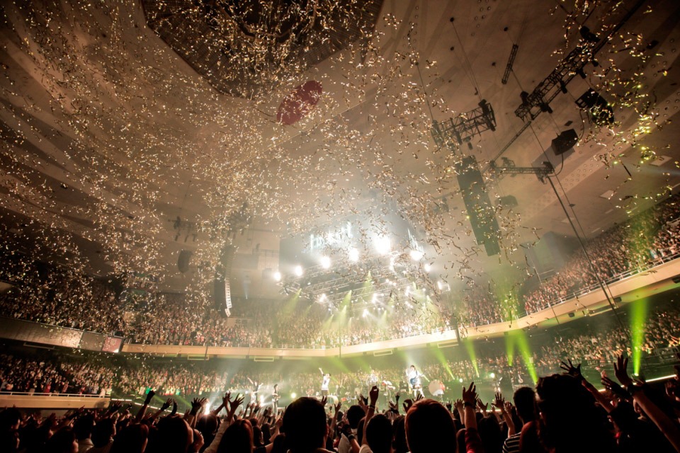 「0 CHOIR TOUR 2014-2015」東京・日本武道館公演の様子。