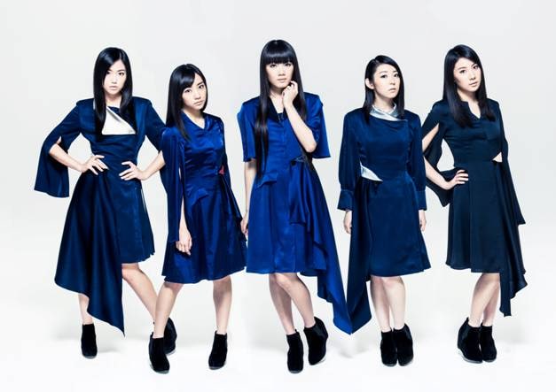 Dorothy Little Happy。左からKOUMI、MIMORI、MARI、KANA、RUUNA。