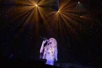 中島美嘉「一万人の雪の華＠武道館」の様子。（撮影：荒川潤）