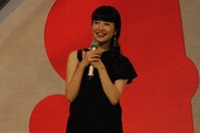 紅組司会の吉高由里子。