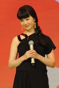紅組司会の吉高由里子。
