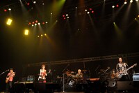 LINDBERGとゆうやのコラボセッションの様子。（撮影：今元秀明）