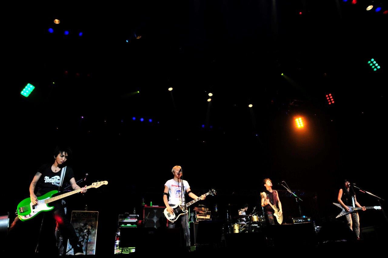 TOTALFATと明希のコラボセッションの様子。（撮影：今元秀明）