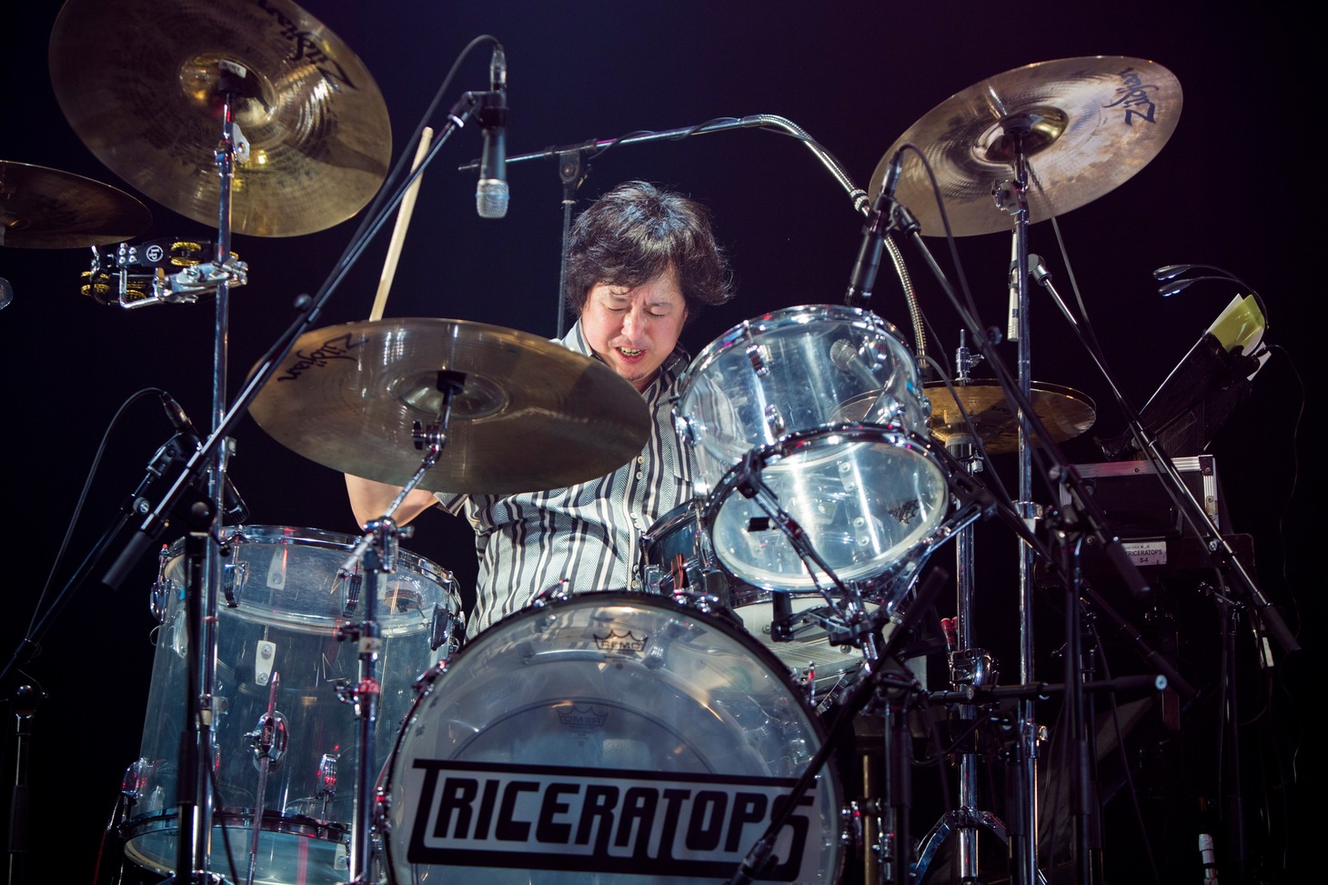 吉田佳史（Dr）（撮影：山本倫子）
