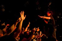 GARLICBOYS「俺たちのワンマン2014 at Last in OSAKA」のライブの様子。（Photo by Nariaki Ueda）
