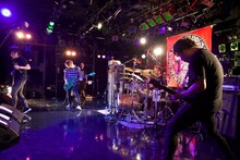 GARLICBOYS「俺たちのワンマン2014 at Last in OSAKA」のライブの様子。（Photo by Nariaki Ueda）