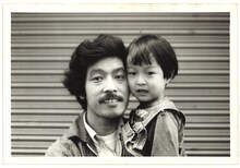 若き日の高田渡（左）と高田漣（右）。高田渡は本日1月1日が誕生日。