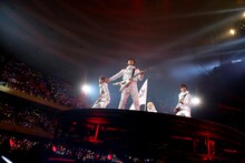 DISH//「DISH// 日本武道館単独公演 '15 元日 ～尖った夢の先へ～」の様子。