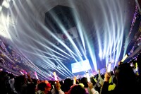 DISH//「DISH// 日本武道館単独公演 '15 元日 ～尖った夢の先へ～」の様子。