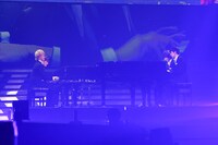 ピアノの連弾に挑戦するDISH//。