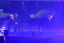 ピアノの連弾に挑戦するDISH//。