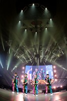 DISH//「DISH// 日本武道館単独公演 '15 元日 ～尖った夢の先へ～」の様子。