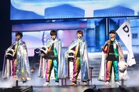 DISH//「DISH// 日本武道館単独公演 '15 元日 ～尖った夢の先へ～」の様子。
