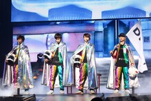 DISH//「DISH// 日本武道館単独公演 '15 元日 ～尖った夢の先へ～」の様子。