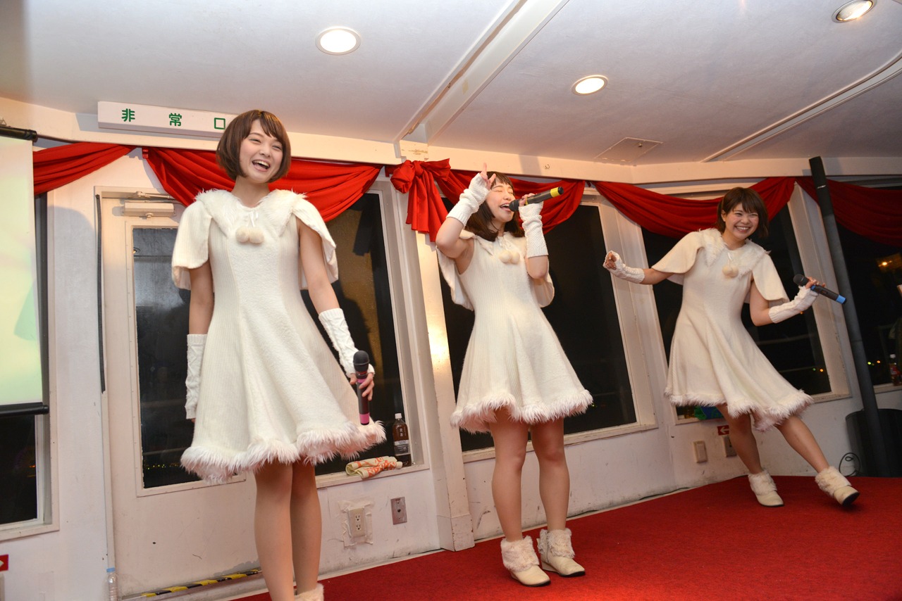 「Negicco COUNT DOWN 2014-2015 HAPPY NEW NEGIII!」の様子。