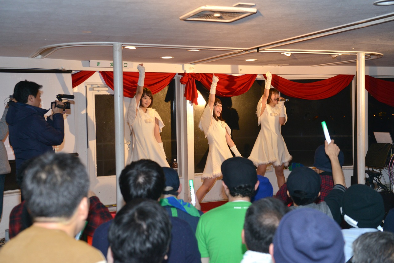 Negiccoは2014年大晦日に横浜港にて年越しライブ「Negicco COUNT DOWN 2014-2015 HAPPY NEW NEGIII!」を行った。