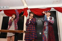 新年腕相撲対決で勝利を飾ったNao☆（左）は「森ティー！」と昨年のレーベルイベントで腕相撲大会を戦ったアップアップガールズ（仮）の盟友・森咲樹の名を叫んだ。