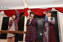 新年腕相撲対決で勝利を飾ったNao☆（左）は「森ティー！」と昨年のレーベルイベントで腕相撲大会を戦ったアップアップガールズ（仮）の盟友・森咲樹の名を叫んだ。