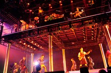 「AEON presents 25th Anniversary DREAMS COME TRUE CONCERT TOUR 2014 -ATTACK25-」広島公演の様子（Photo by KAZUMICHI KOKEI / TEPPEI）。