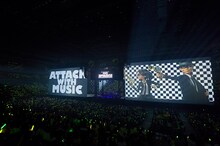 「AEON presents 25th Anniversary DREAMS COME TRUE CONCERT TOUR 2014 -ATTACK25-」広島公演の様子（Photo by KAZUMICHI KOKEI / TEPPEI）。