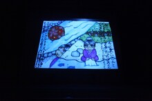 「LinQ年末大感謝祭2014～紅白LIVE合戦～」1日目、紅組によるライブ映像の様子。