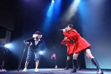 「LinQ年末大感謝祭2014～紅白LIVE合戦～」1日目、紅組による寸劇の様子。