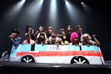 「LinQ年末大感謝祭2014～紅白LIVE合戦～」1日目、紅組によるライブの様子。