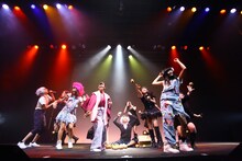 「LinQ年末大感謝祭2014～紅白LIVE合戦～」1日目、紅組による寸劇の様子。