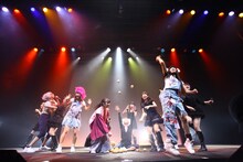 「LinQ年末大感謝祭2014～紅白LIVE合戦～」1日目、紅組による寸劇の様子。