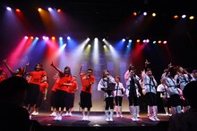 「LinQ年末大感謝祭2014～紅白LIVE合戦～」2日目、オープニングの様子。