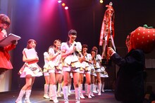 「LinQ年末大感謝祭2014～紅白LIVE合戦～」2日目、表彰式の様子。