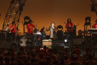 渡辺美里「30th Anniversary 新春！美里祭り」の様子。