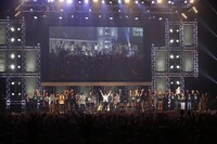 「Ready Set Go!! Count Down Live 2014→2015」大阪・大阪城ホール公演の様子。（Photo by KAMIISAKA HAJIME）