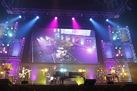 WEAVER（Photo by KAMIISAKA HAJIME）