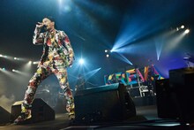 EARTH STAGEにて2015年へのカウントダウンを担当したKREVA。