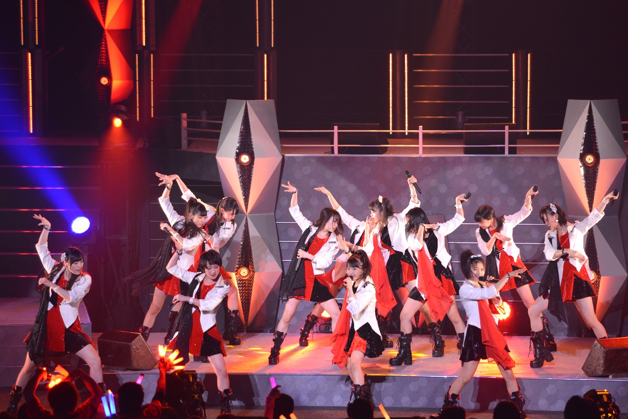 モーニング娘。'15（鈴木香音は靭帯断裂により不参加）