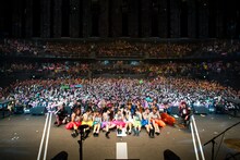 フライト終盤での記念撮影の様子。