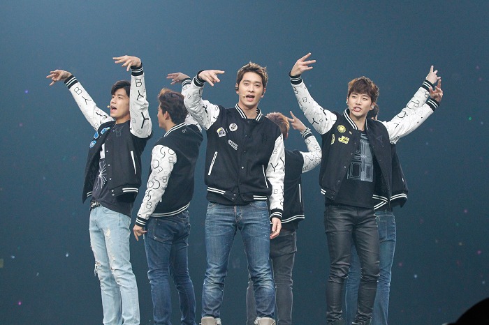 2PM「2PM Hottest Japan New Year's Party 2015“OLD BOY vs YOUNG BOY”」の様子。