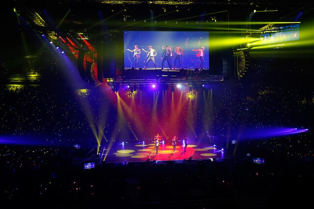 2PM「2PM Hottest Japan New Year's Party 2015“OLD BOY vs YOUNG BOY”」の様子。