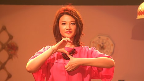 ダイスケ「愛は散って ライライラライラ」PVのワンシーン。