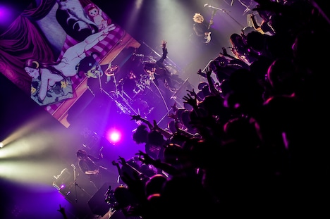 MERRY「Grateful Year 2015『ヴァニラスカイアバンギャルド』」東京・渋谷公会堂公演の様子。（撮影：中村卓）
