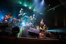 MERRY「Grateful Year 2015『ヴァニラスカイアバンギャルド』」東京・渋谷公会堂公演の様子。（撮影：中村卓）