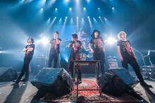MERRY「Grateful Year 2015『ヴァニラスカイアバンギャルド』」東京・渋谷公会堂公演の様子。（撮影：中村卓）