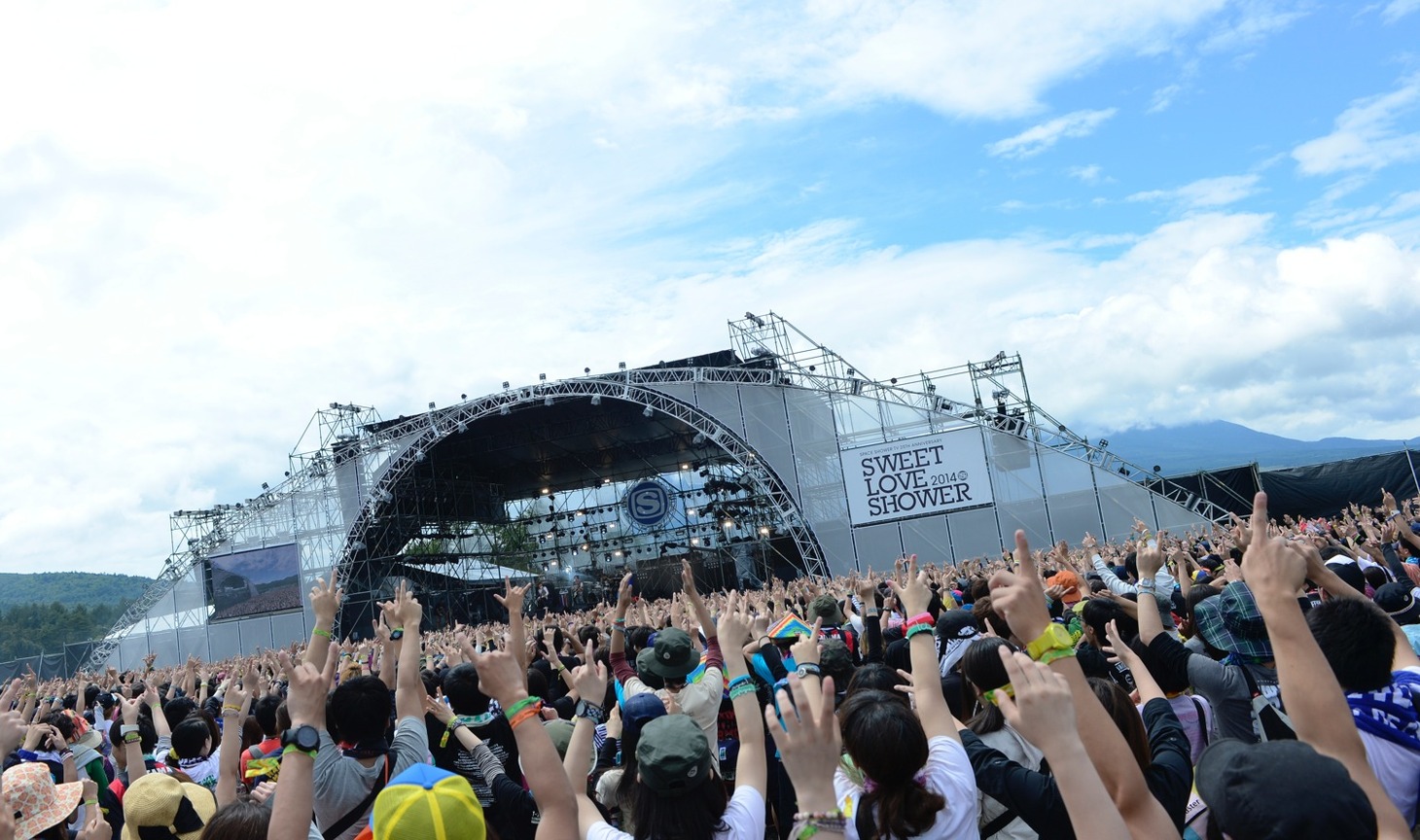 昨年2014年に山梨・山中湖交流プラザ きららで行われた「SPACE SHOWER SWEET LOVE SHOWER 2014」の様子。