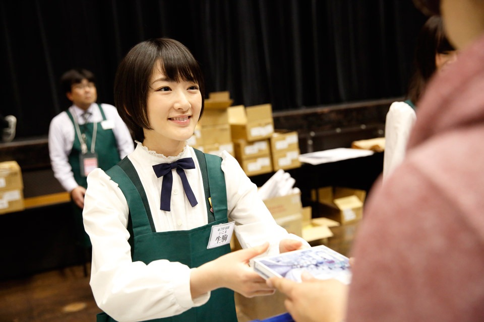 フタバ図書チームの生駒里奈。