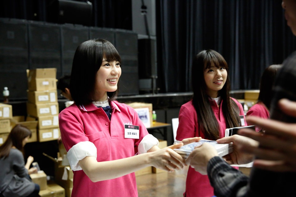 HMVチームの生田絵梨花（左）と川村真洋（右）。