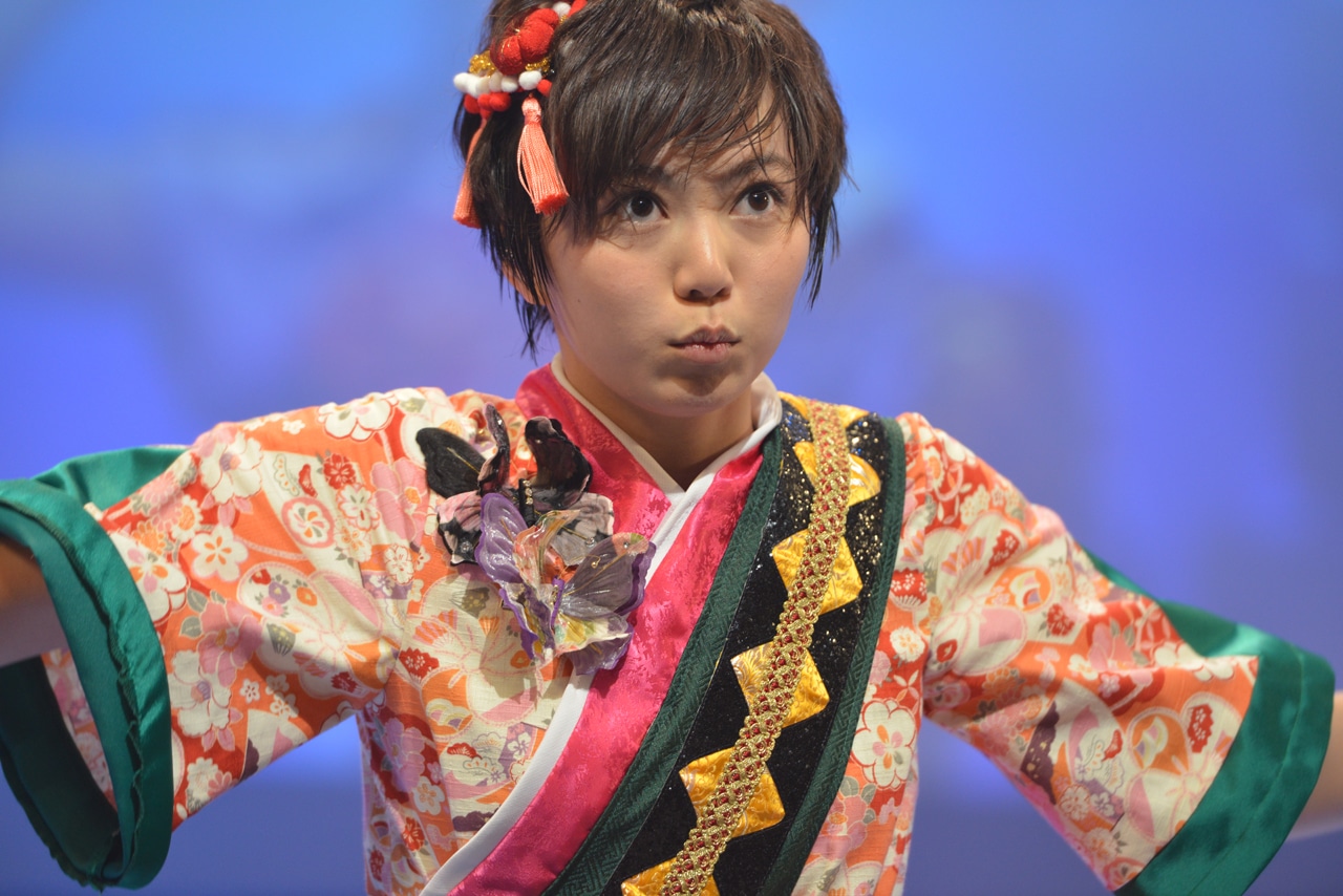 安本彩花